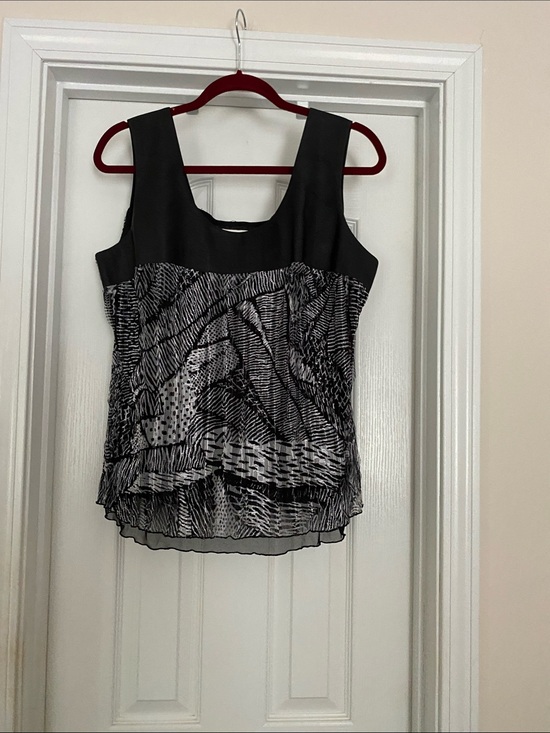 drapers & damons Tops - Draper’s and Damon’s Black & White Layered Printed Chiffon Camisole size‎ Large
